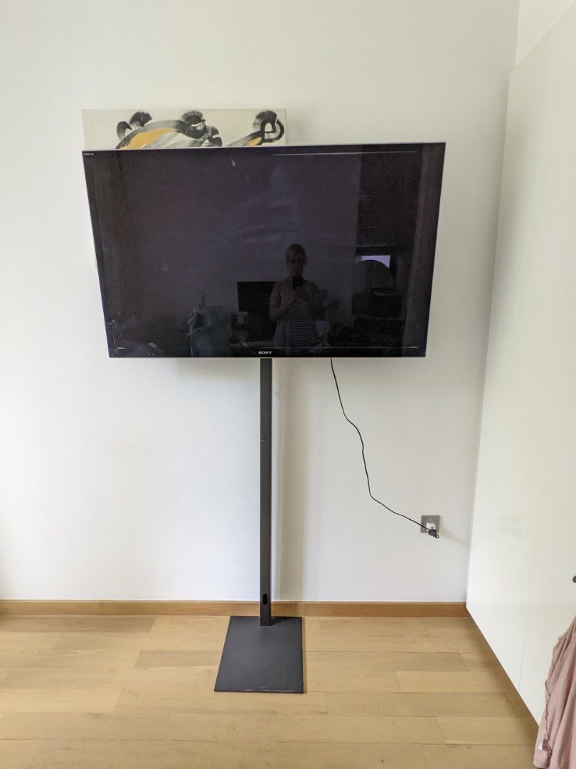 Sony Bravia 55" TV with 2 stands, TV & Home Appliances, TV