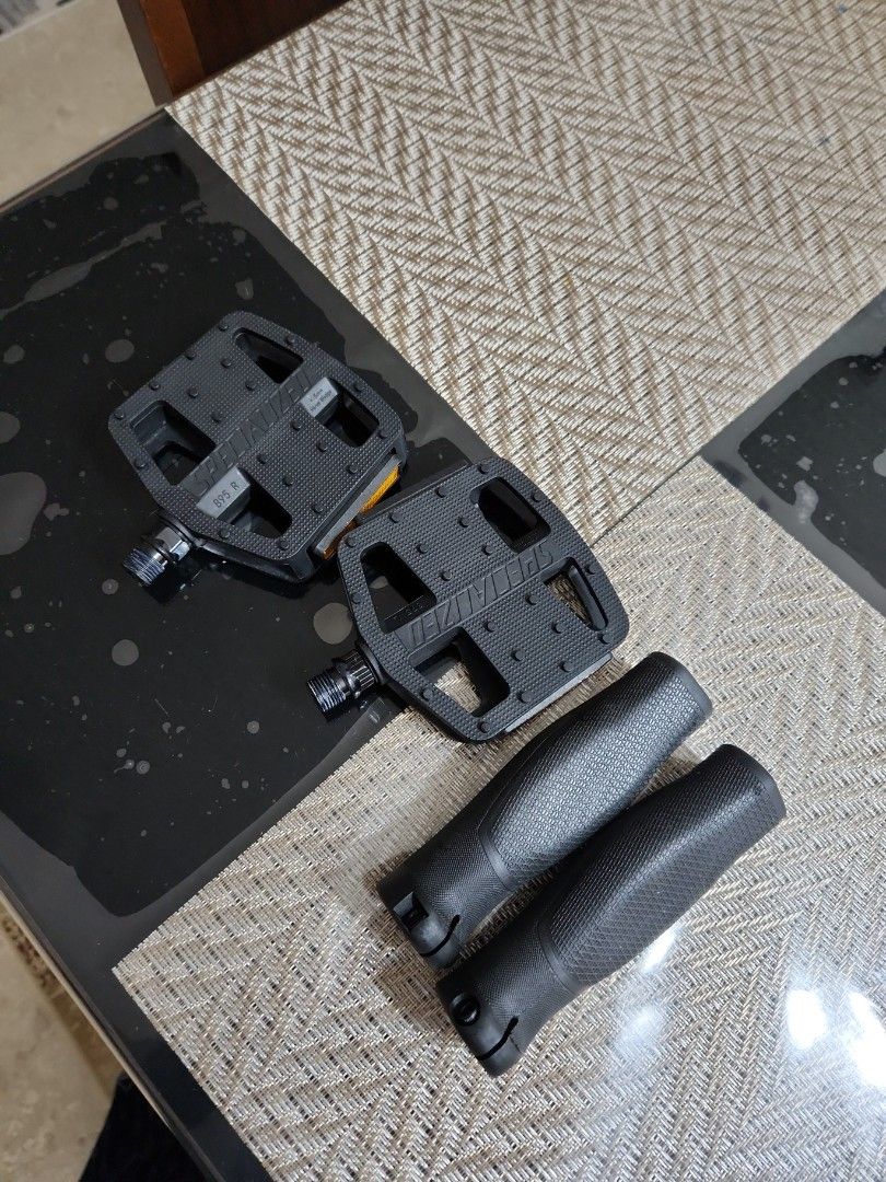 Specialized bike pedals and handle bar, Sports Equipment, Bicycles & Parts, Bicycles on Carousell