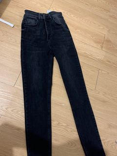 Stradivarius Pants. Size 36