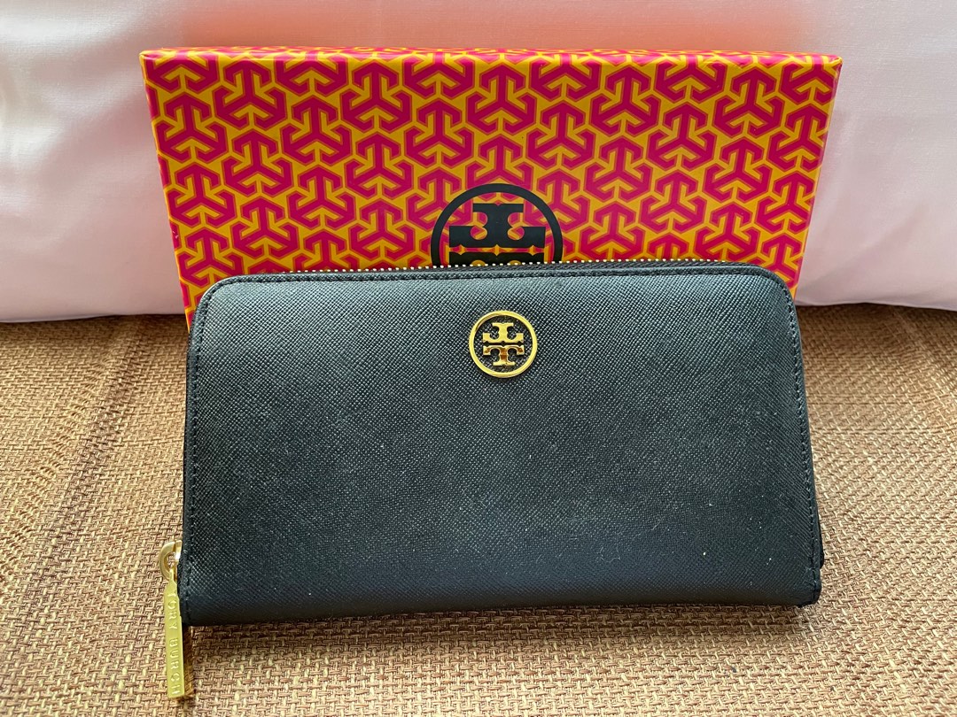 Tory Burch long wallet, Luxury, Bags & Wallets on Carousell