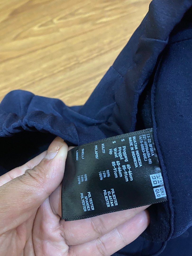Uniqlo Pants Heatech bought from indonesia (Category: Other Bottoms) located in Cabuyao City. Submitted by kmancilla (Listing ID 1198416681, Image 3). Description: .