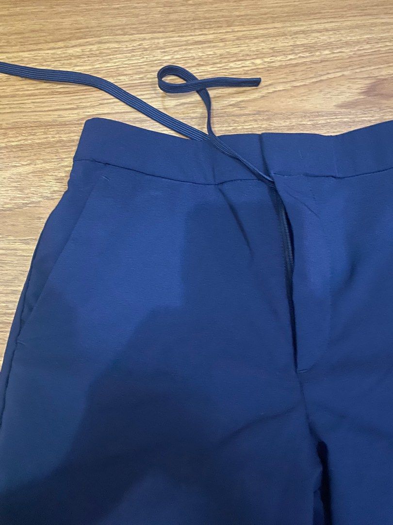 Uniqlo Pants Heatech bought from indonesia (Category: Other Bottoms) located in Cabuyao City. Submitted by kmancilla (Listing ID 1198416681, Image 2). Description: .