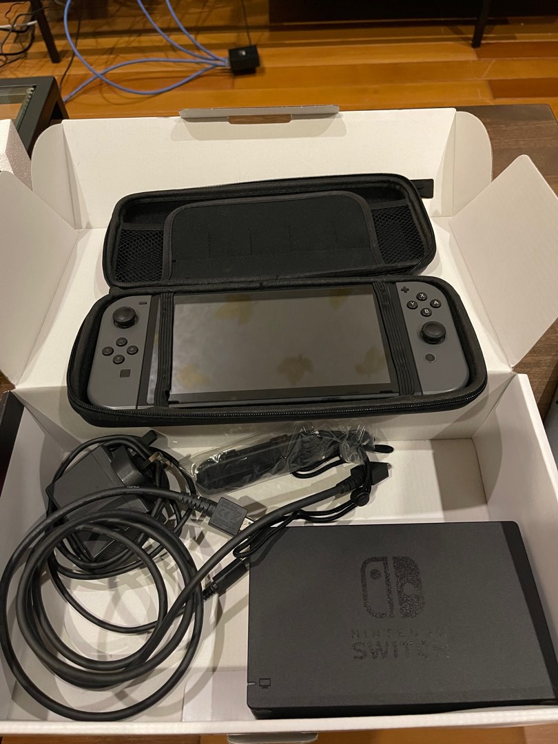 Used Unpatched V1 Nintendo Switch Full set, Video Gaming, Video Game