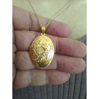 Victorian Stainless Gold Plated Photo Locket Jewelry Necklace