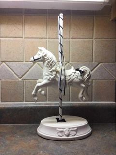White, Stand Still Merry Go Round Horse Decor. Excellent Condition.Like new.
