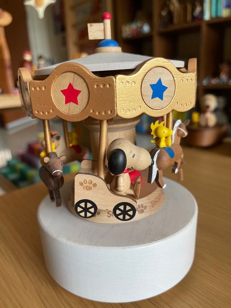 Snoopy Wooden Music Box [Over the Rainbow] from Japan New