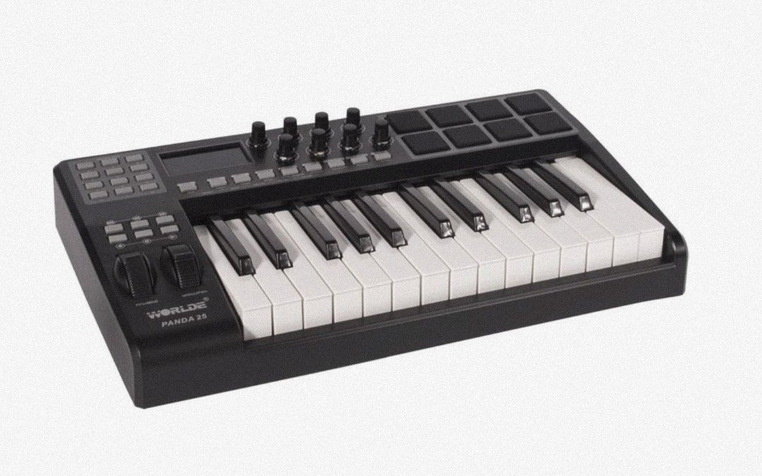 25 full size key keyboard DAW USB & MIDI controller with drum pads, controllers pitch bend etc