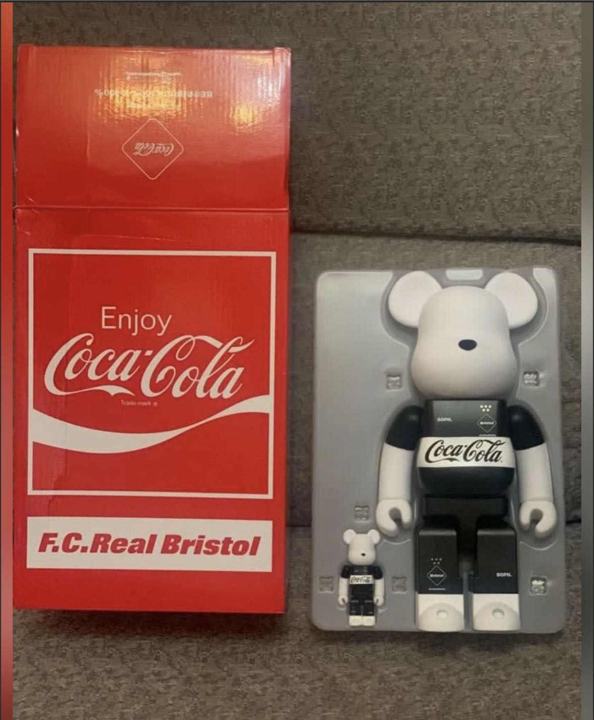 全新Fcrb x Coca-Cola bearbrick 400%+100% be@rbrick f.c.real