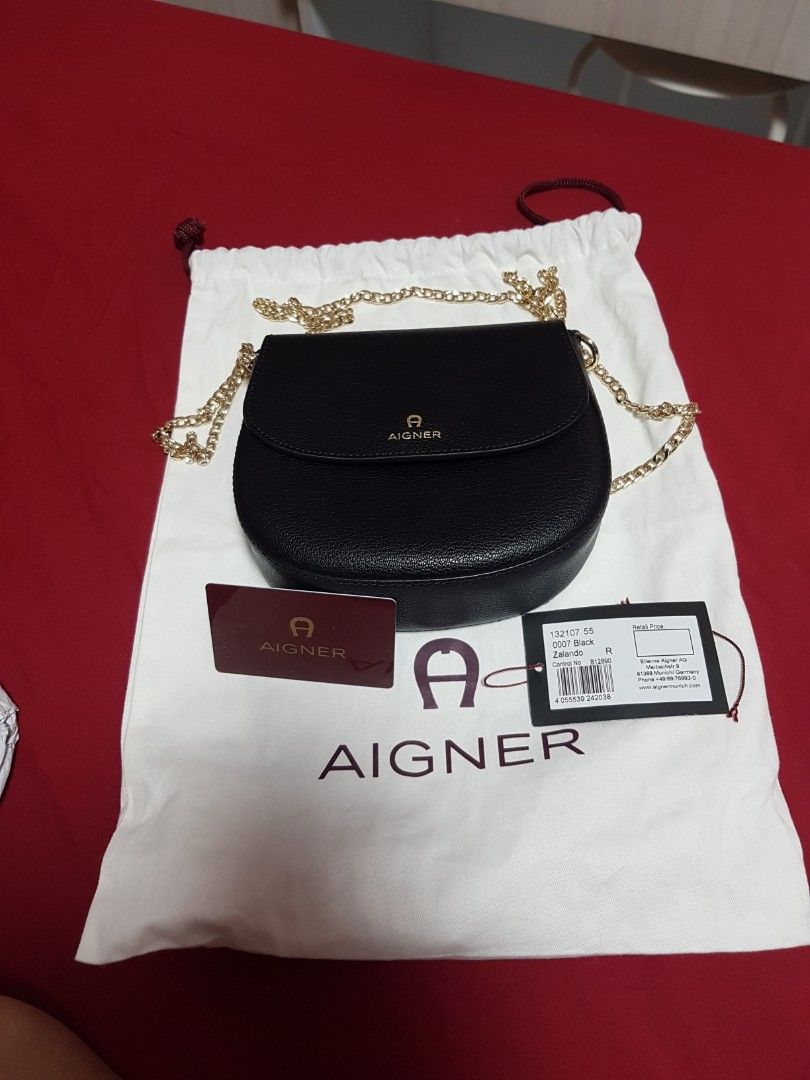 ピンクのポーチ付き❄︎美品❄︎ AIGNER イタリアミラノ購入　ハンドバック