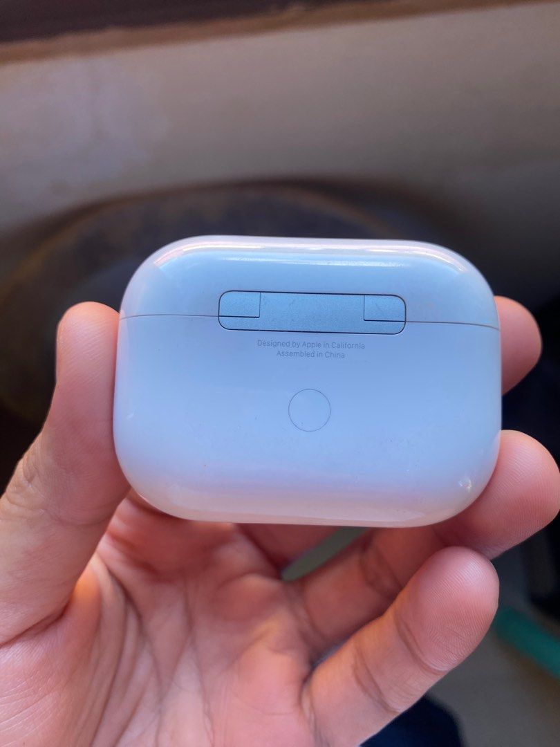 Airpods Pro 1st Gen Charging Case + Lightning Cable, Audio, Earphones