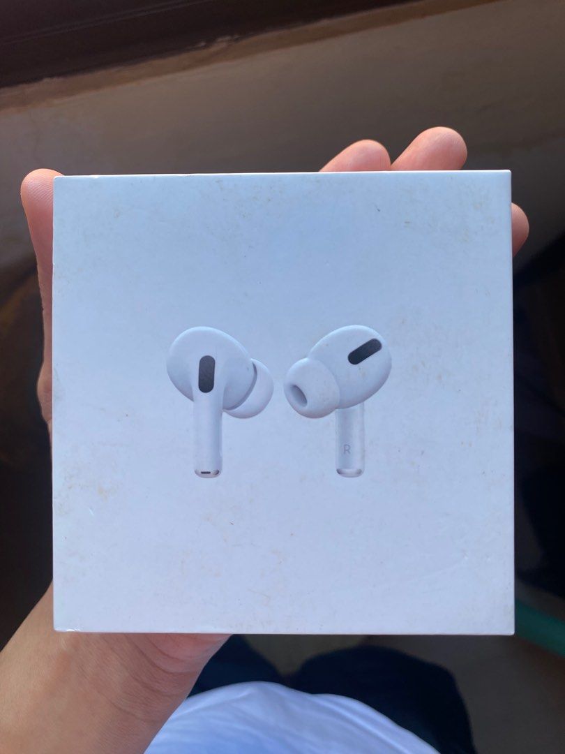 Airpods Pro 1st Gen Charging Case + Lightning Cable, Audio, Earphones