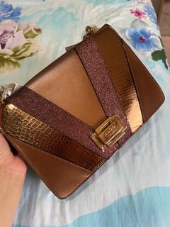 (Category: ) located in . Submitted by decluttershopsg (Listing ID 1198510741, Image 1). Description: .