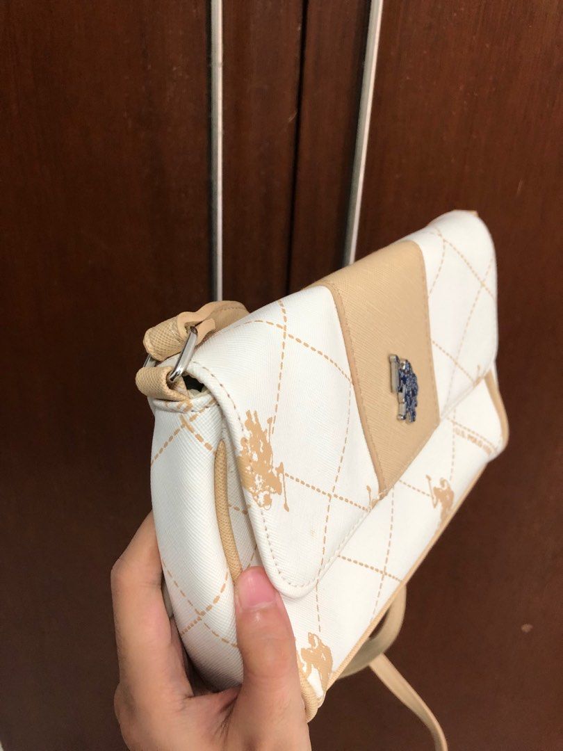 REPRICED! US POLO white mini sling bag (Category: Cross-body Bags) located in Pasig City. Submitted by dstarcloset (Listing ID 1198474041, Image 3). Description: •Bought in US before pandemic •Adjustable strap •Brand new (but tag was already removed) and never been used •No damage and in excellent condition •But with minimal yellow marks inside the flap due to storage in closet for a long time (see 8th photo) •Please see the last photo for size r