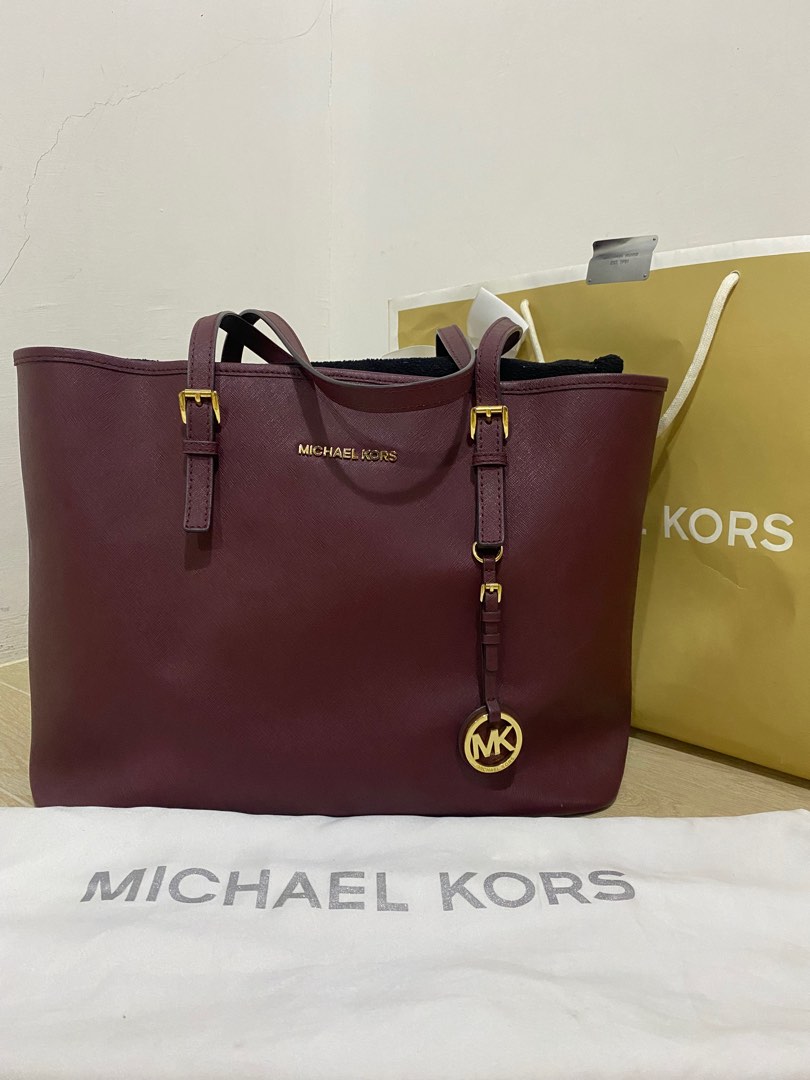 Authentic/Original Michael Kors Tote Bag, Luxury, Bags & Wallets on  Carousell