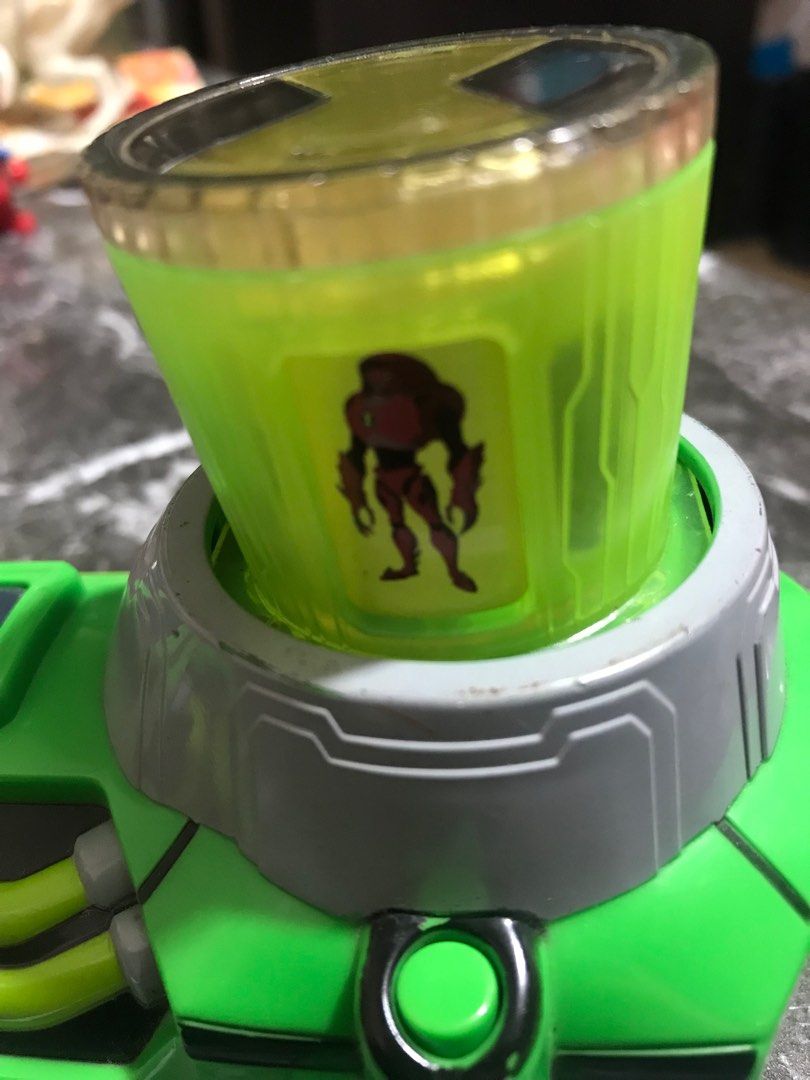 Ben 10 Omnitrix (battery operated for sound effects & lights), Hobbies