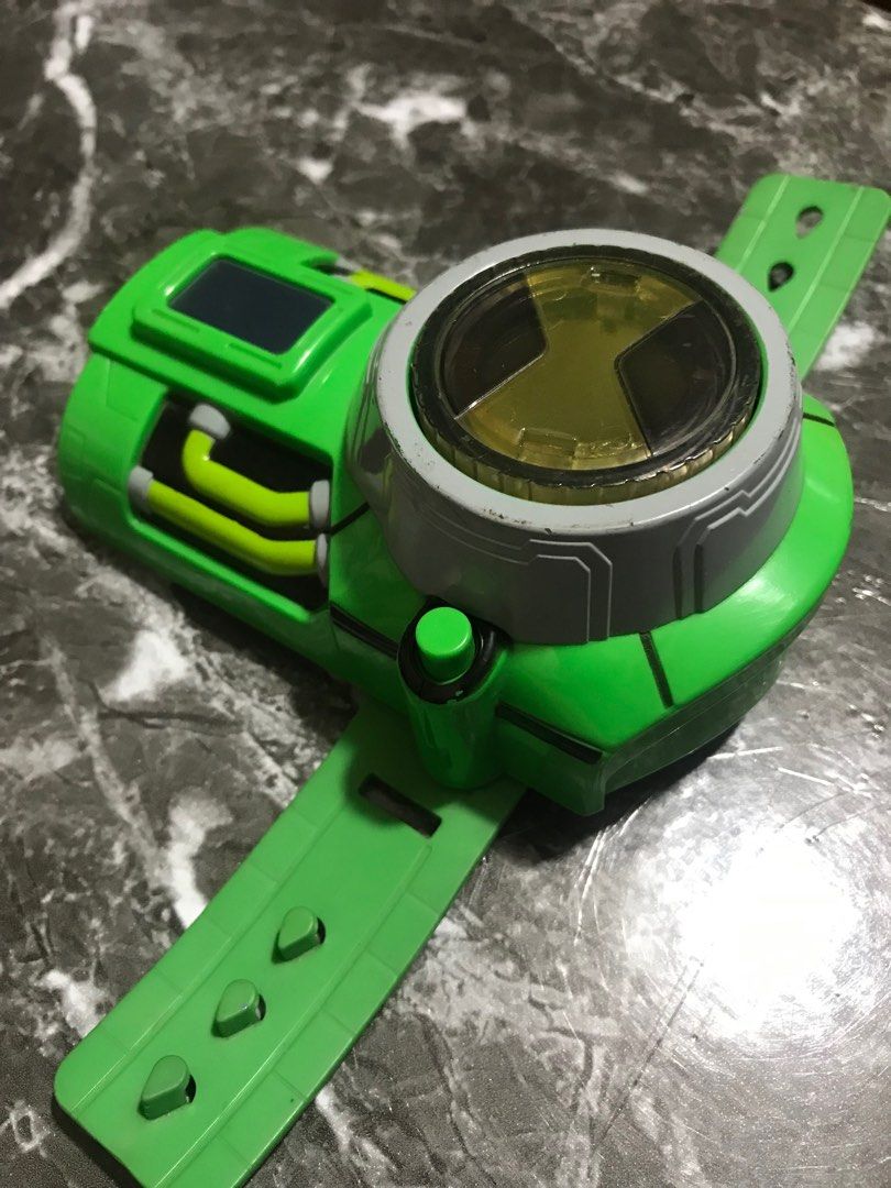Ben 10 Omnitrix (battery operated for sound effects & lights), Hobbies