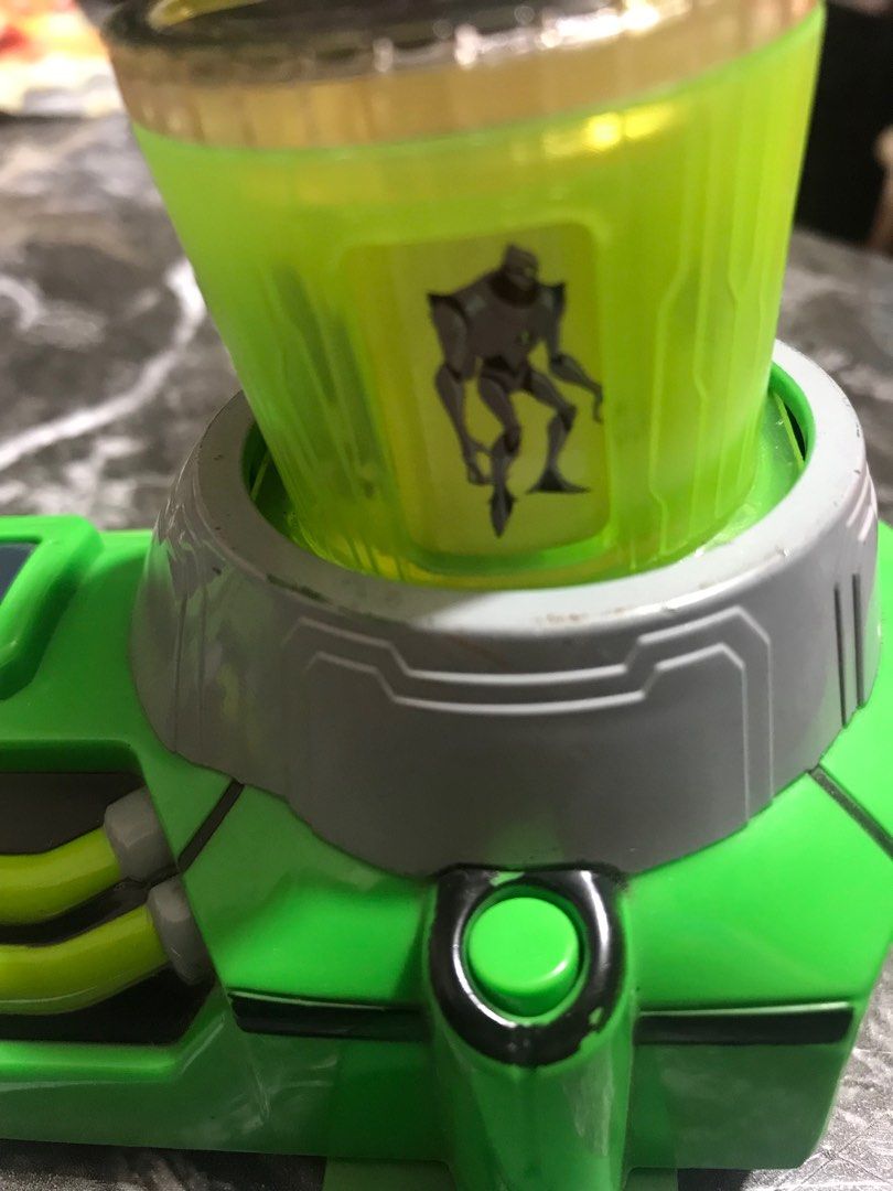 Ben 10 Omnitrix (battery operated for sound effects & lights), Hobbies