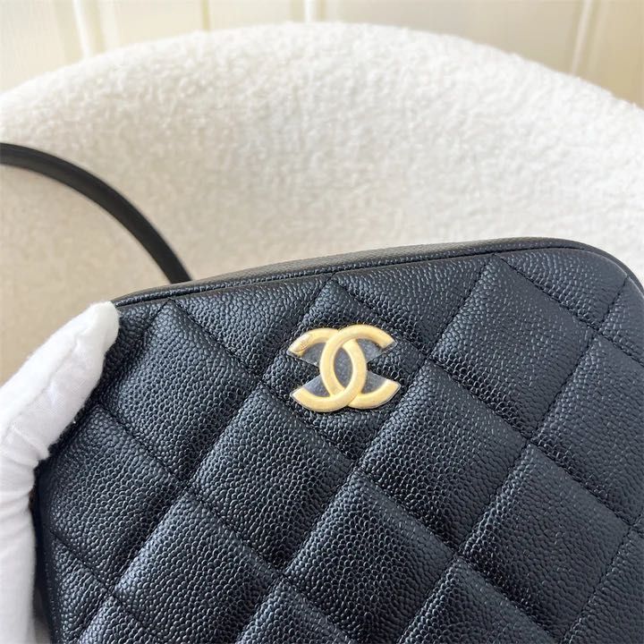 *Brand New* Chanel 22P Chain Melody Camera Bag in Red Caviar