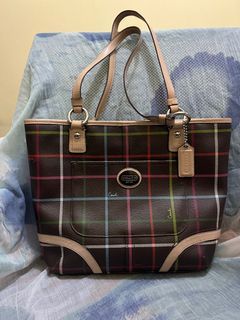 Coach Tote Bay