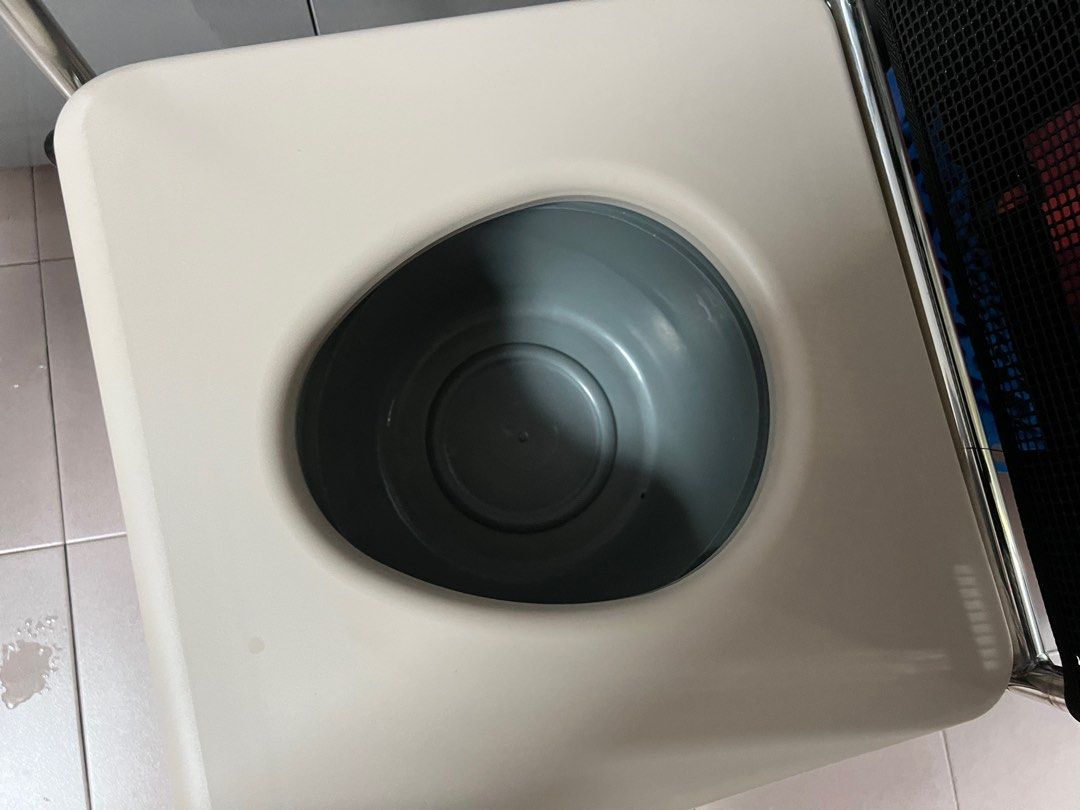 Commode (Category: Other Assistive Aids) located in Singapore. Submitted by kristinefashion (Listing ID 1198633693, Image 3). Description: Brand new. Self collection at Clementi ave 2 hdb .