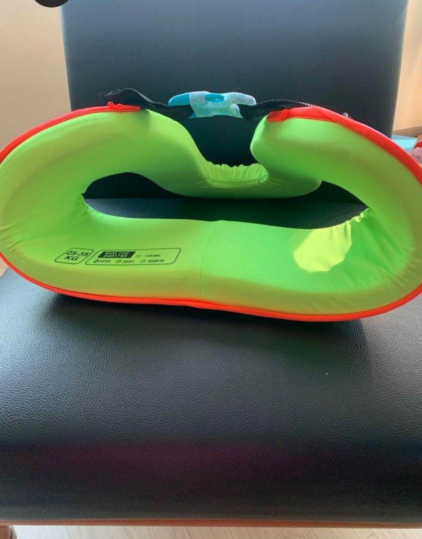 Decathlon swim vest 25 to 35kg, Sports Equipment, Sports & Games, Water Sports on Carousell