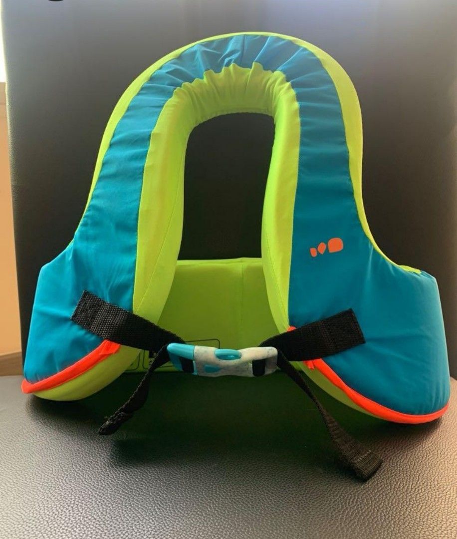 Decathlon swim vest 25 to 35kg, Sports Equipment, Sports & Games, Water