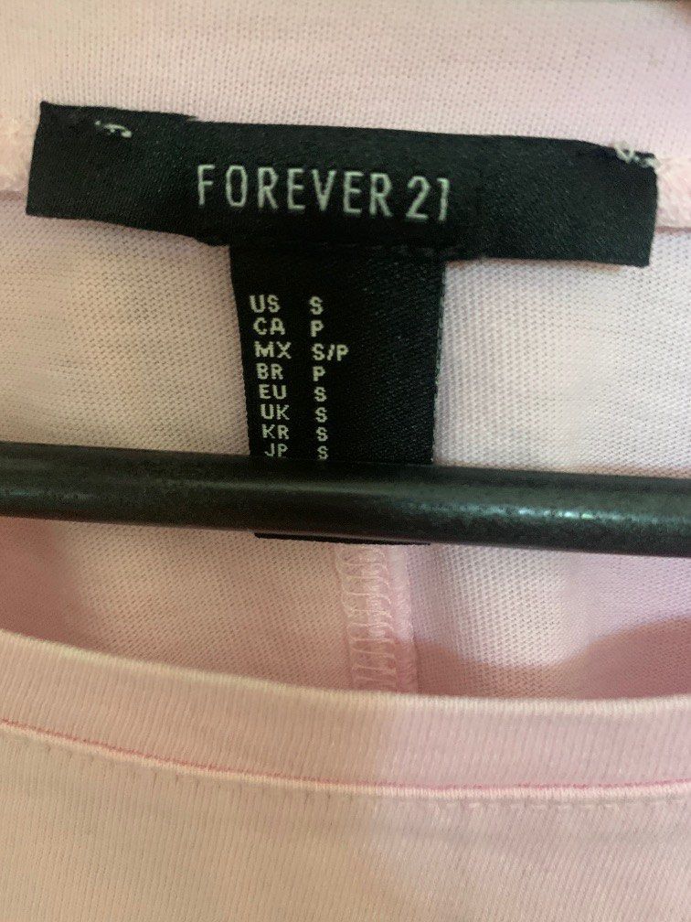 Forever 21 Pink Sleeveless Cropped Top (Category: Sleeveless) located in Taytay. Submitted by ccarci (Listing ID 1198520158, Image 2). Description: Length - 47cm Width - 45 cm.