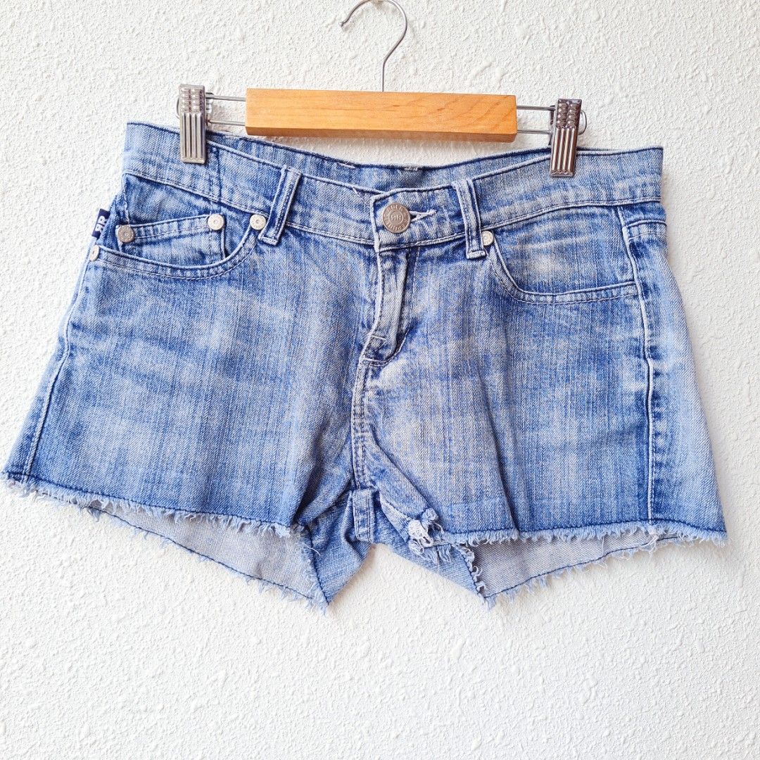 Free Victoria Beckham denim shorts giveaway Women s Fashion