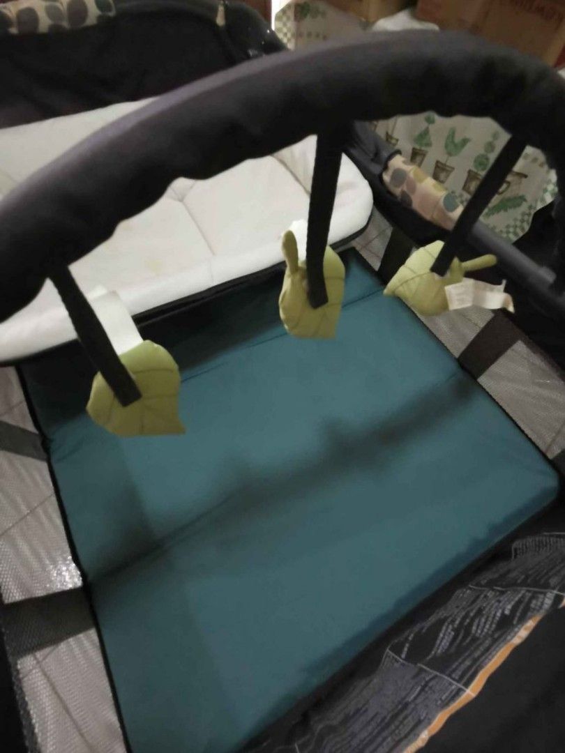 Graco pack n play playard with reversible changer and napper (Category: Cots & Cribs) located in Makati City. Submitted by popmart (Listing ID 1198491897, Image 3). Description: Graco pack and play Complete parts but needs cleaning Pick up in Makati.