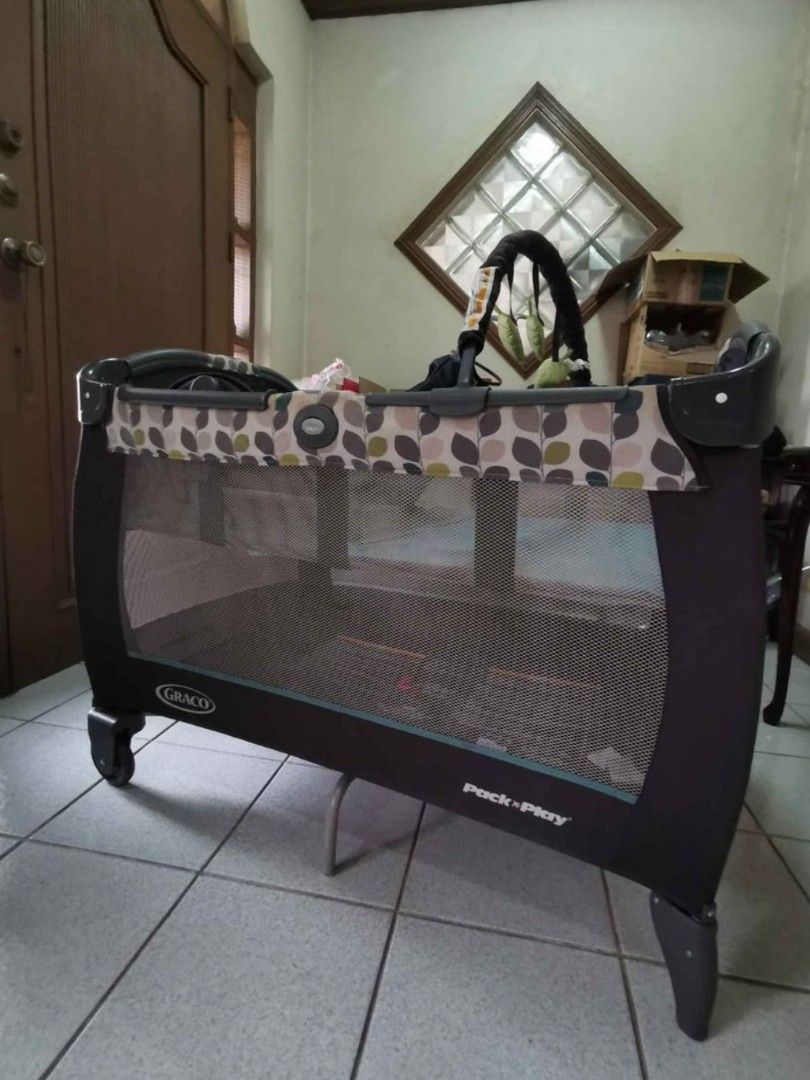 Graco pack n play playard with reversible changer and napper (Category: Cots & Cribs) located in Makati City. Submitted by popmart (Listing ID 1198491897, Image 1). Description: Graco pack and play Complete parts but needs cleaning Pick up in Makati.