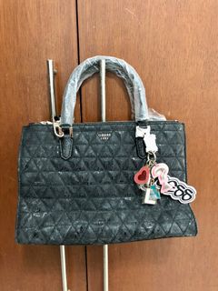 (Category: ) located in . Submitted by dstarcloset (Listing ID 1198479528, Image 1). Description: .