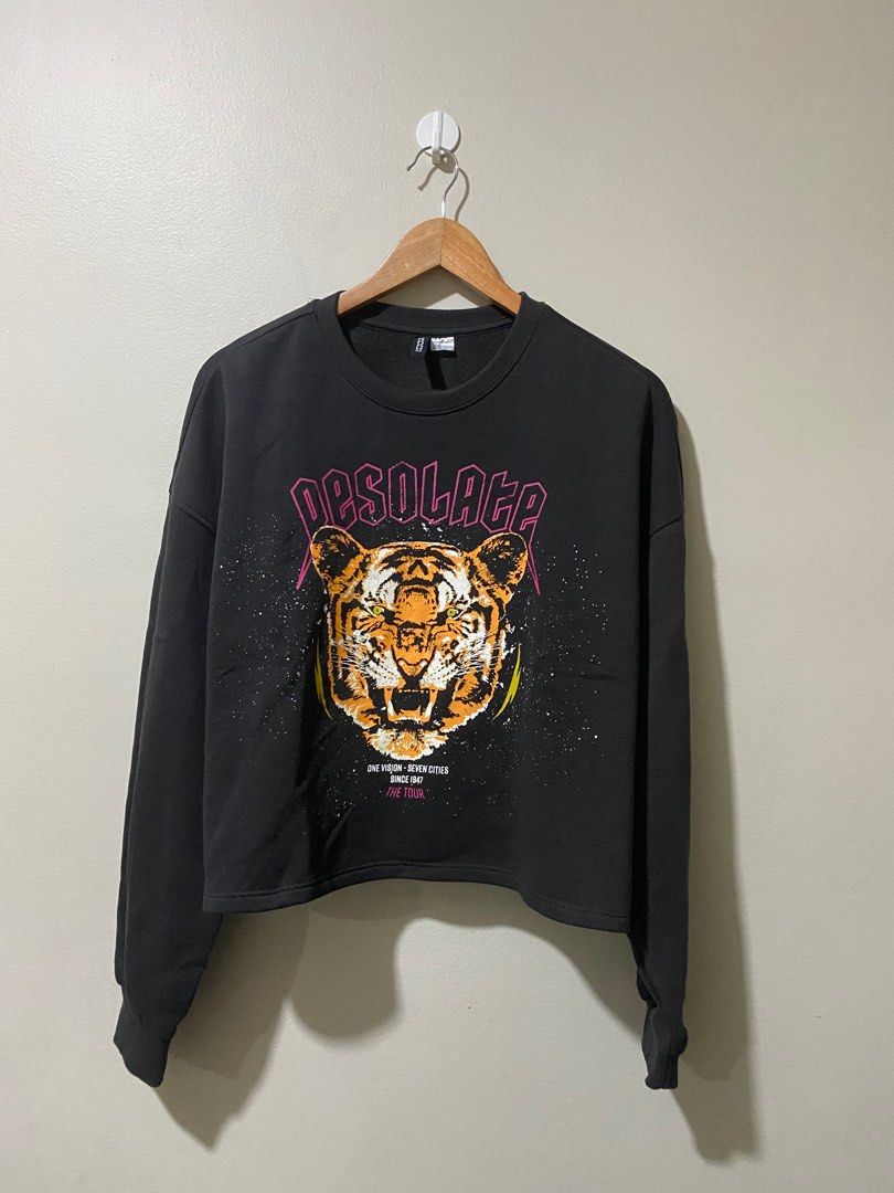H&M cropped sweater longsleeves (Category: Longsleeves) located in Paranaque City. Submitted by lad_decluttered (Listing ID 1198477913, Image 1). Description: .
