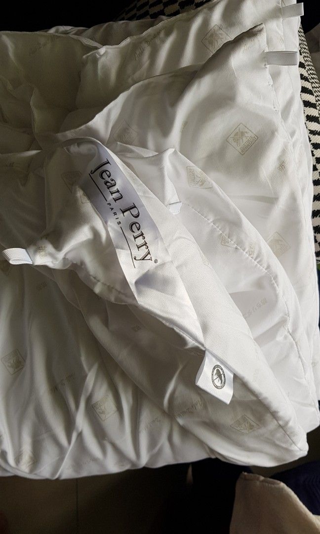 Jean Perry Continental Quilt, Furniture & Home Living, Bedding & Towels