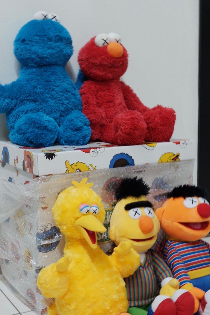Kaws x Sesame Street x Uniqlo Plush Toy Complete Box Set, Hobbies ...