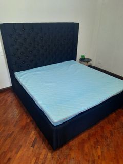 KING SIZE BED FRAME AND MATRESS