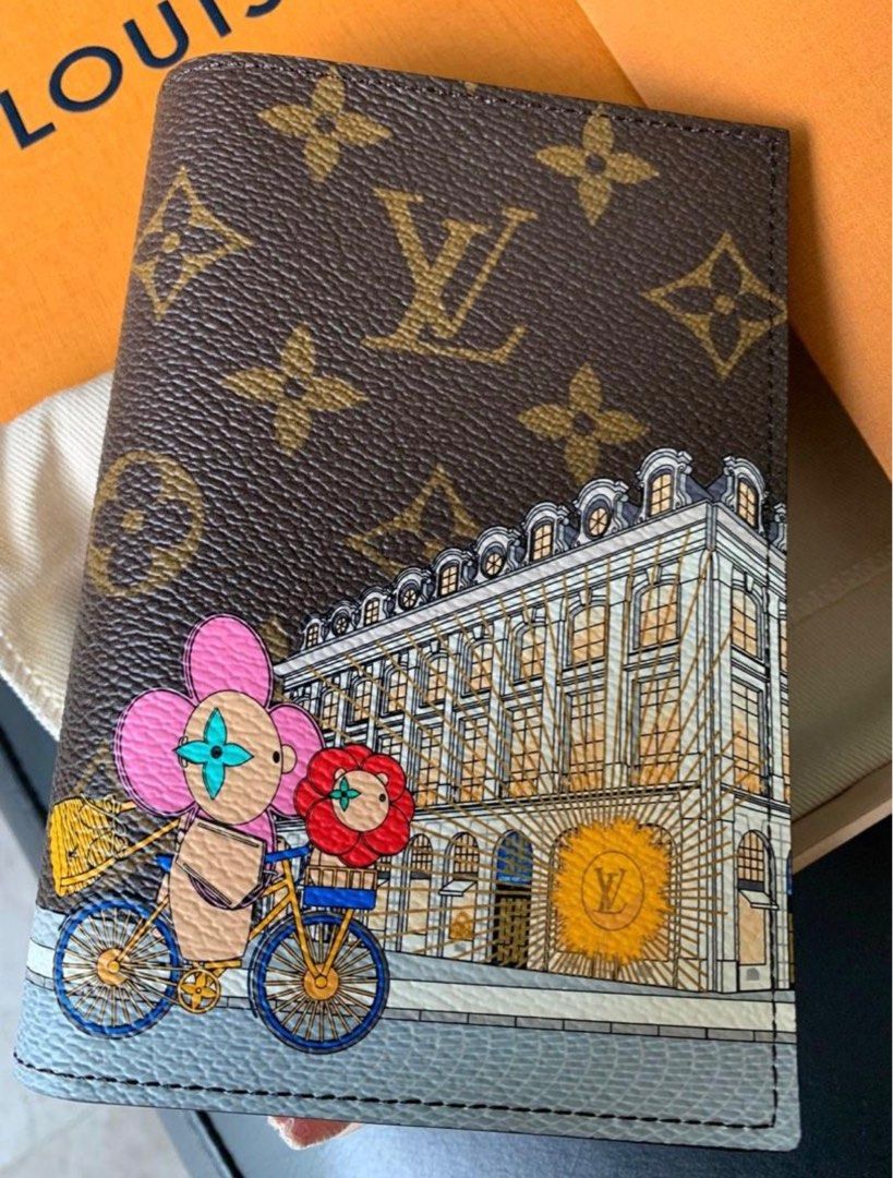Louis Vuitton (LV) Vivienne Christmas Passport Cover, 名牌, 飾物及配件- Carousell
