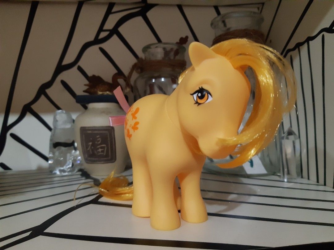 My Little Pony G1 Butterscotch (Basic Fun 2017 Reproduction), Hobbies