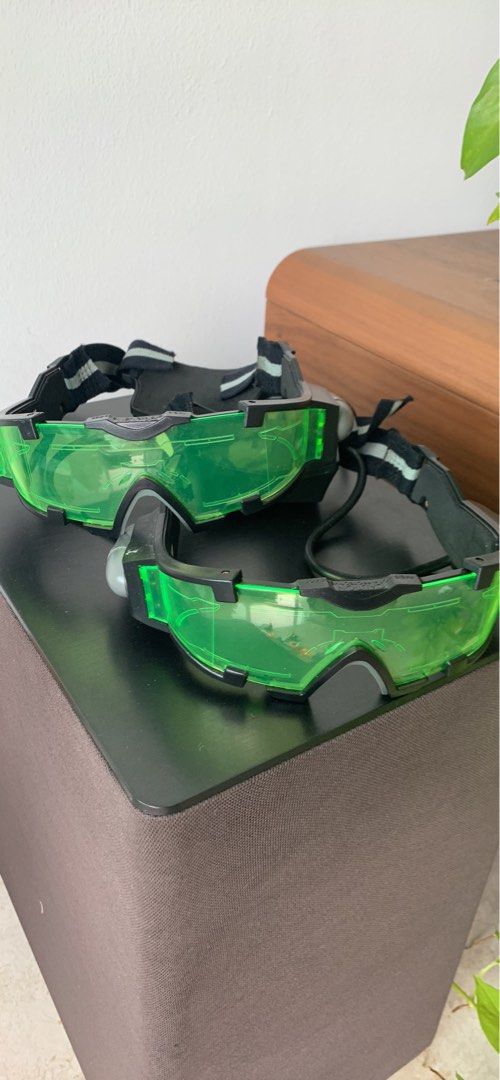 Nerf guns and protection goggles, Hobbies & Toys, Toys & Games on Carousell