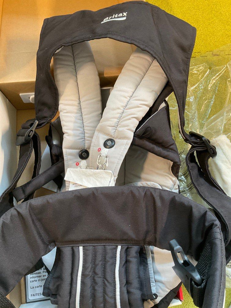 Free delivery Almost new Britax baby carrier