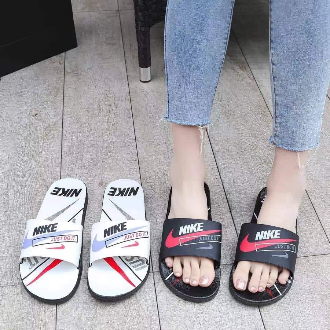 Nike Unisex Men and Women Couple Sandal Slippers, Men's Fashion, Footwear,  Flipflops and Slides on Carousell