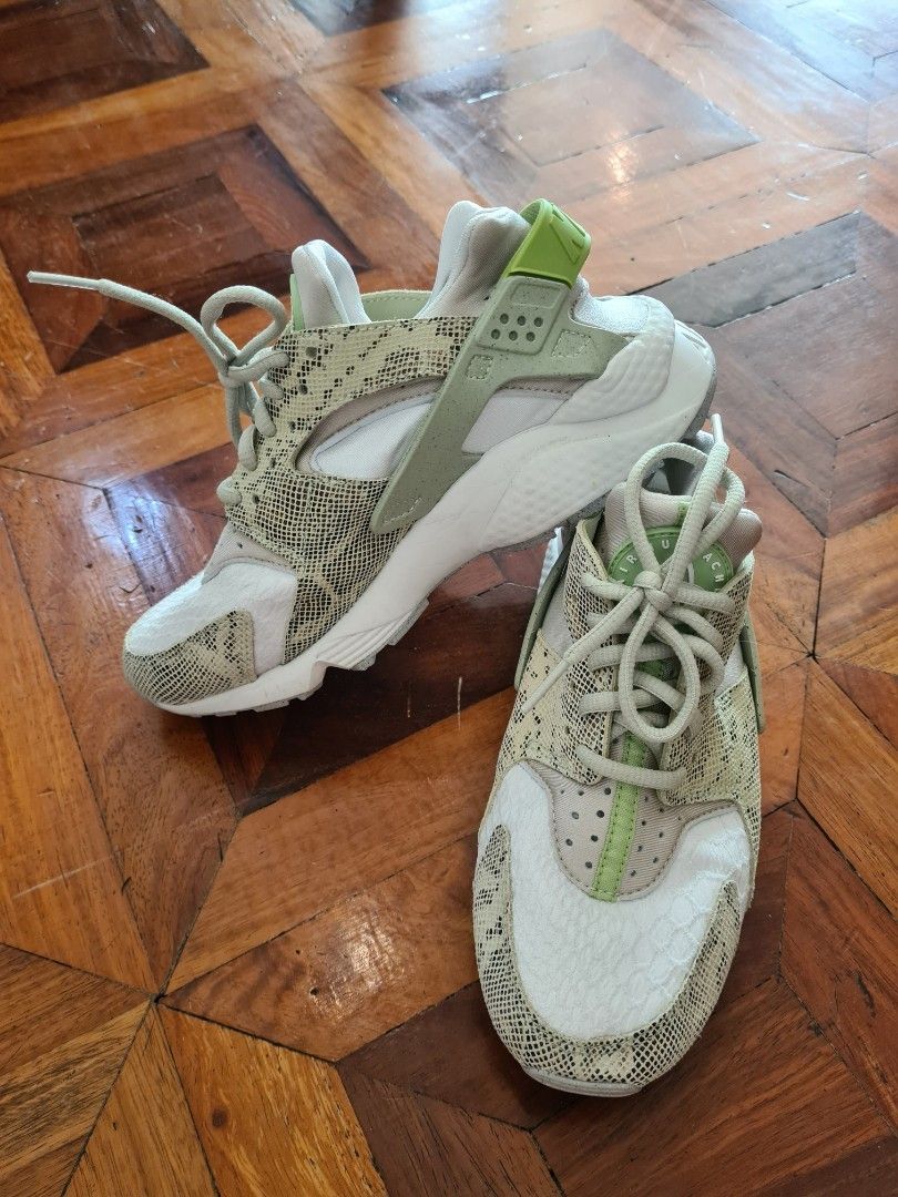 Nike store huarache snake