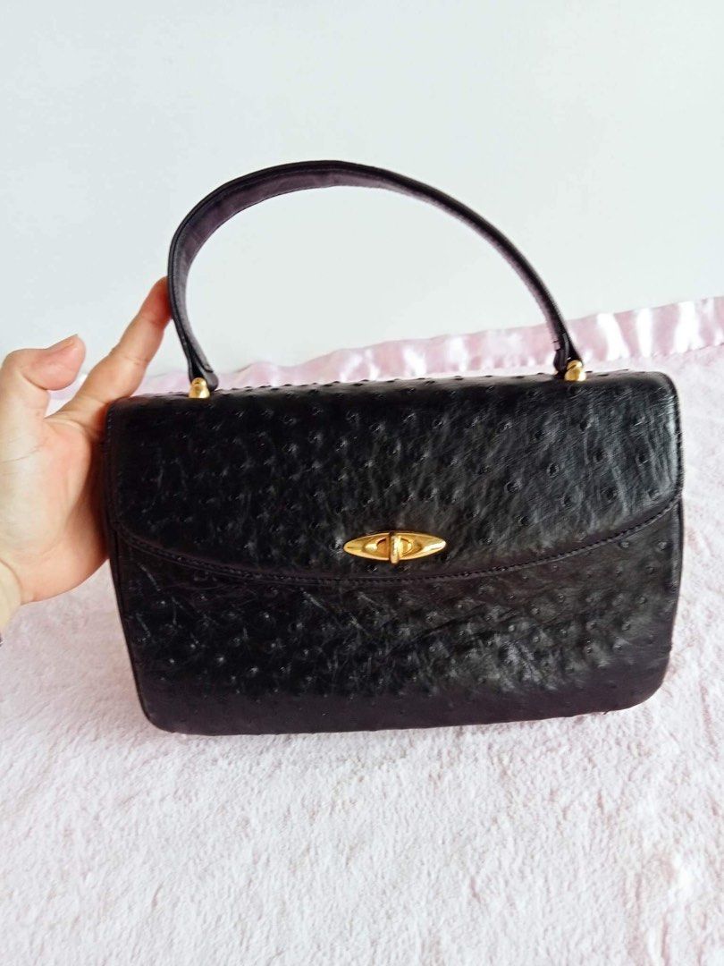 Ostrich Hand Bag (Category: Luxury Bags & Wallets) located in San Fernando. Submitted by AuthenticFindsbylei (Listing ID 1198530211, Image 1). Description: Very Good Condition.