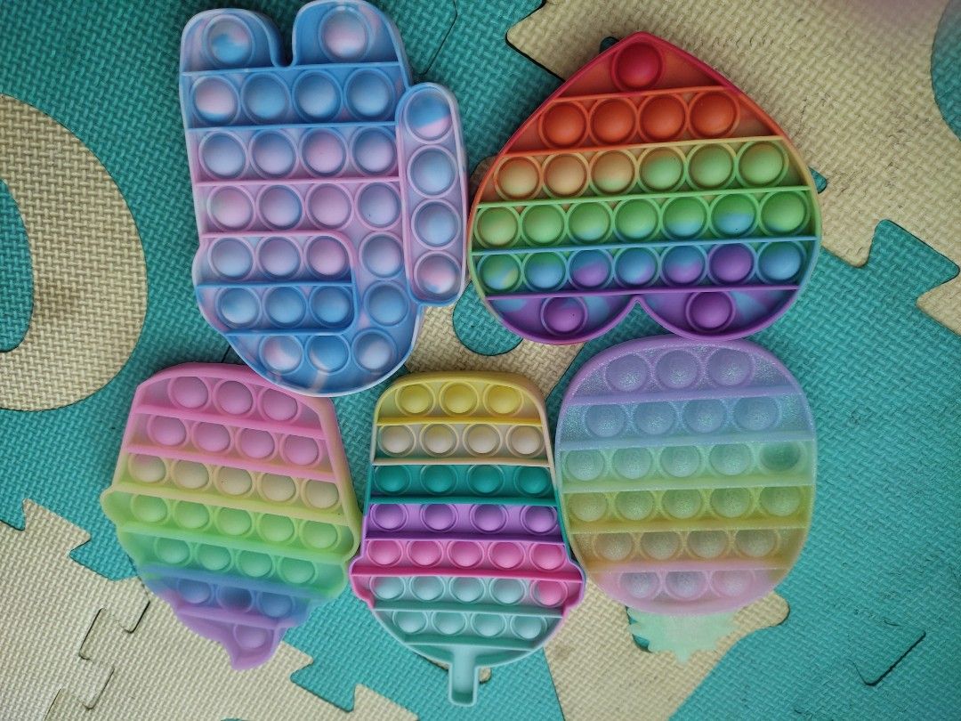 Pop it toy (Category: Babies & Kids Fashion) located in Singapore. Submitted by step3lwin (Listing ID 1198479292, Image 1). Description: Pop it toy Like new 5 for $15.