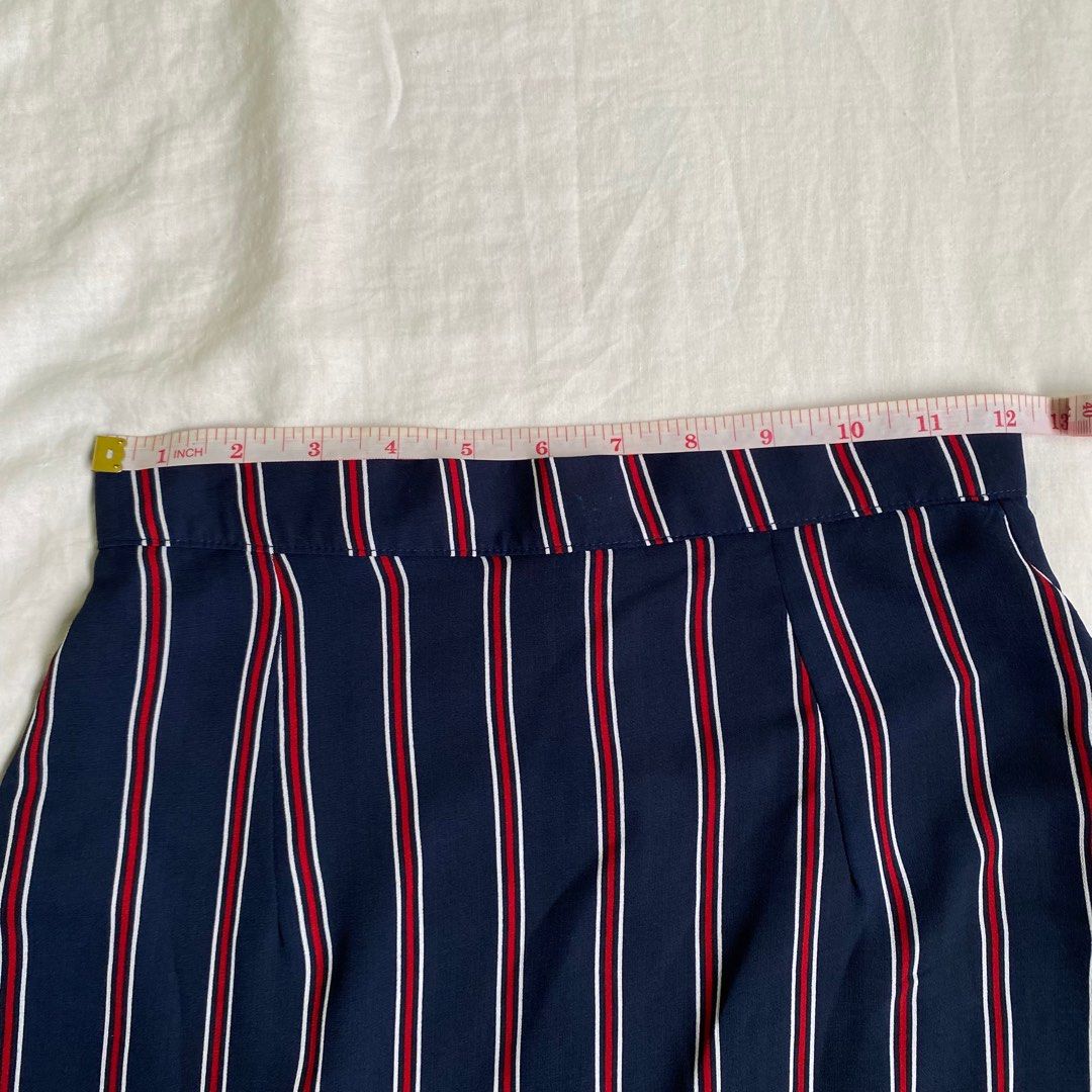 Preloved branded skirt long skirt (Category: Skirts) located in San Simon. Submitted by arboutique2021 (Listing ID 1198624545, Image 3). Description: Product Description ✅Used ✅10/10Condition ✅Size: 24-25 ✅Semi-long skirt ✅No major damage ✅Flaws are already in the photos (if any).