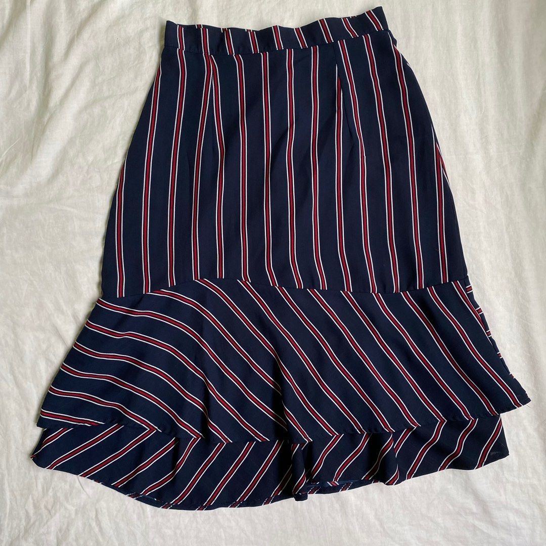 Preloved branded skirt long skirt (Category: Skirts) located in San Simon. Submitted by arboutique2021 (Listing ID 1198624545, Image 1). Description: Product Description ✅Used ✅10/10Condition ✅Size: 24-25 ✅Semi-long skirt ✅No major damage ✅Flaws are already in the photos (if any).