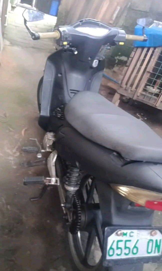 Rusi wave 100 (Category: Motorbikes for Sale) located in Pasig City. Submitted by rufelestrabelamoral (Listing ID 1198474655, Image 1). Description: rusi wave 100 complete papers issue: paso 1 yr fairings drum break pudpod malalim gearpedal need ng battery para pas malakas yung electricity pasig loc negotiable.