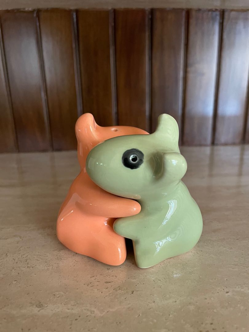 Salt & Pepper Shaker Hugging Dogs (Orange & Green), Furniture & Home