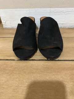 Sale!!Selling my dpreloved 14th & Union Peep toe Heeled Sandals in Black.