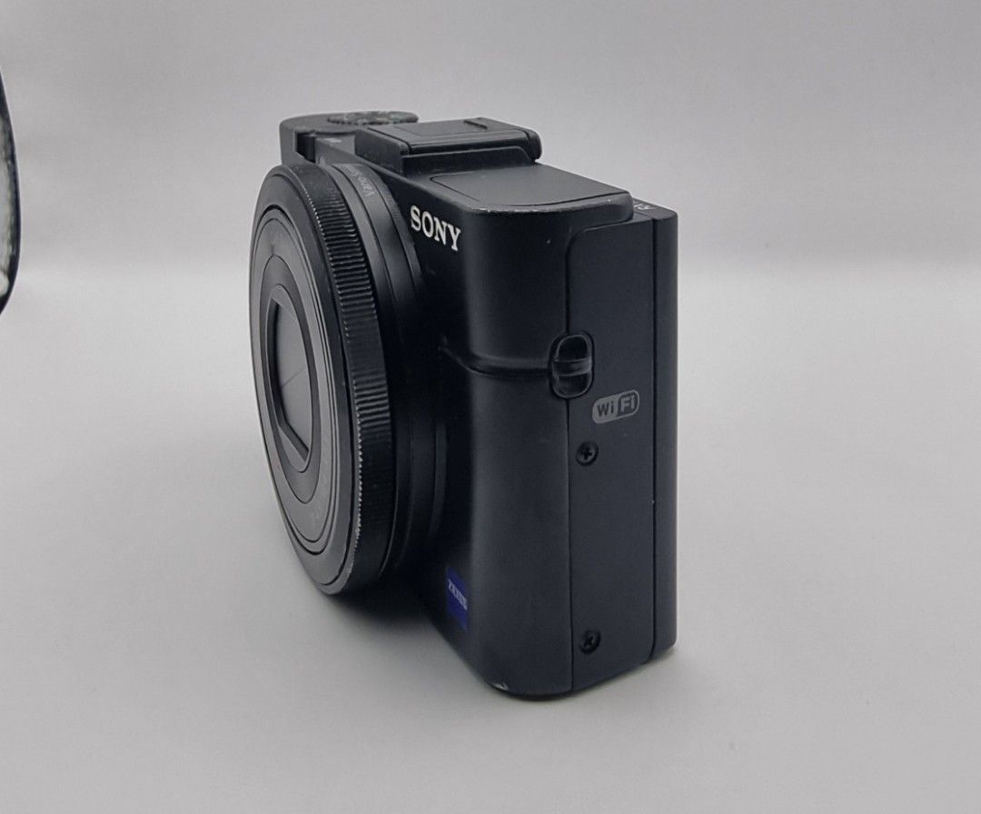 Sony RX100 M2 with Original Battery, Photography, Cameras on Carousell