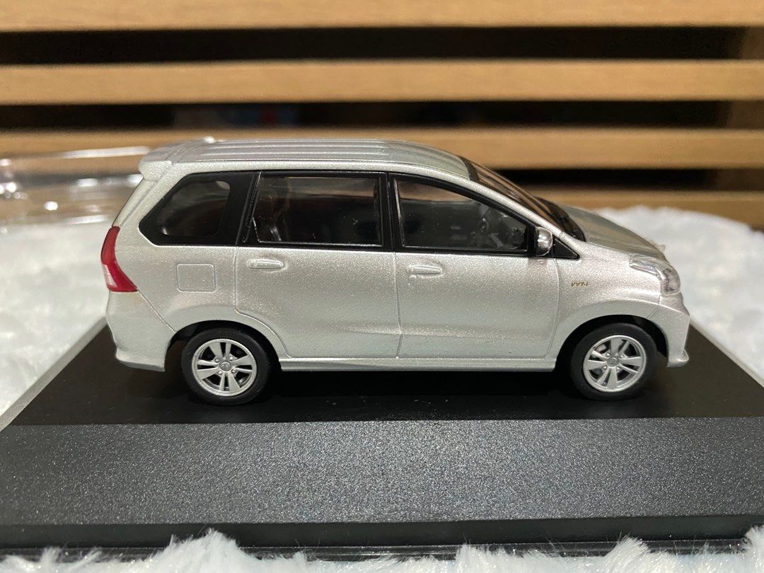 Diecast avanza sale lama